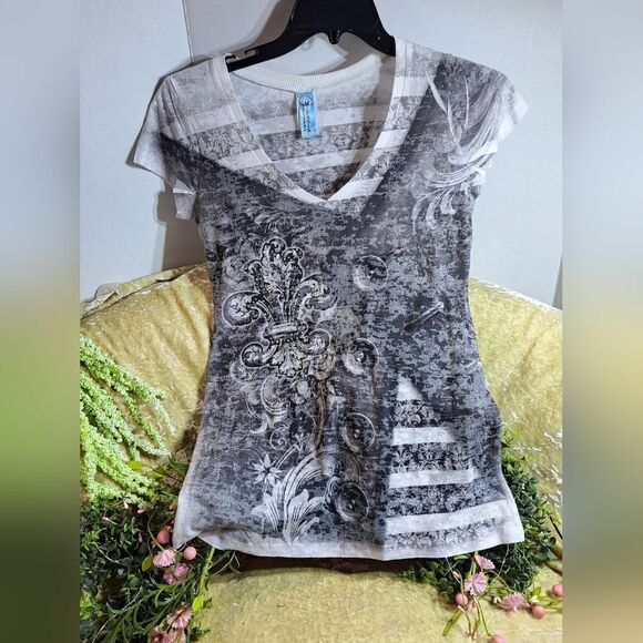 Graphic Tee California Blue  EUC - Picture 4 of 9